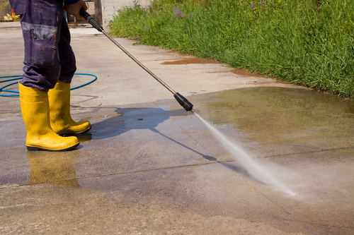 Driveway & Concrete Washing: Safely Removing Oil, Rust, and Tire Marks